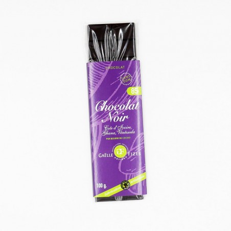 Tablette de chocolat noir aux éclats de cacao