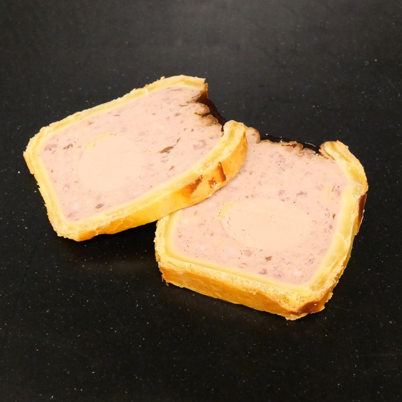 Pâté en croûte au foie gras et aux girolles